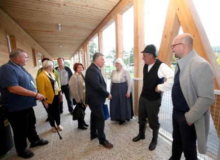 Folklorni festival KD Rak Rakek 03 Foto Ljubo Vukelič